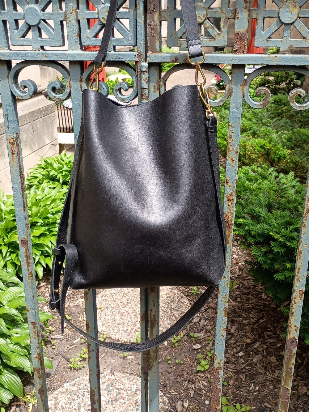 Madewell Black Leather Convertible Shoulder/Crossbody Bucket Bag